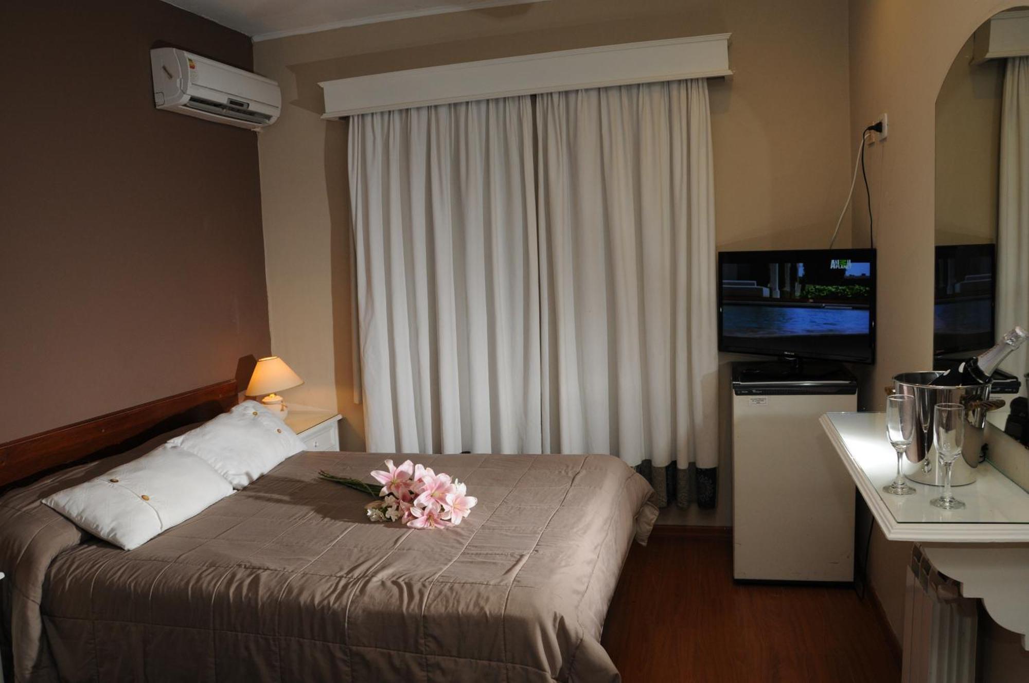 Los Monjes Hotel Luján Quarto foto