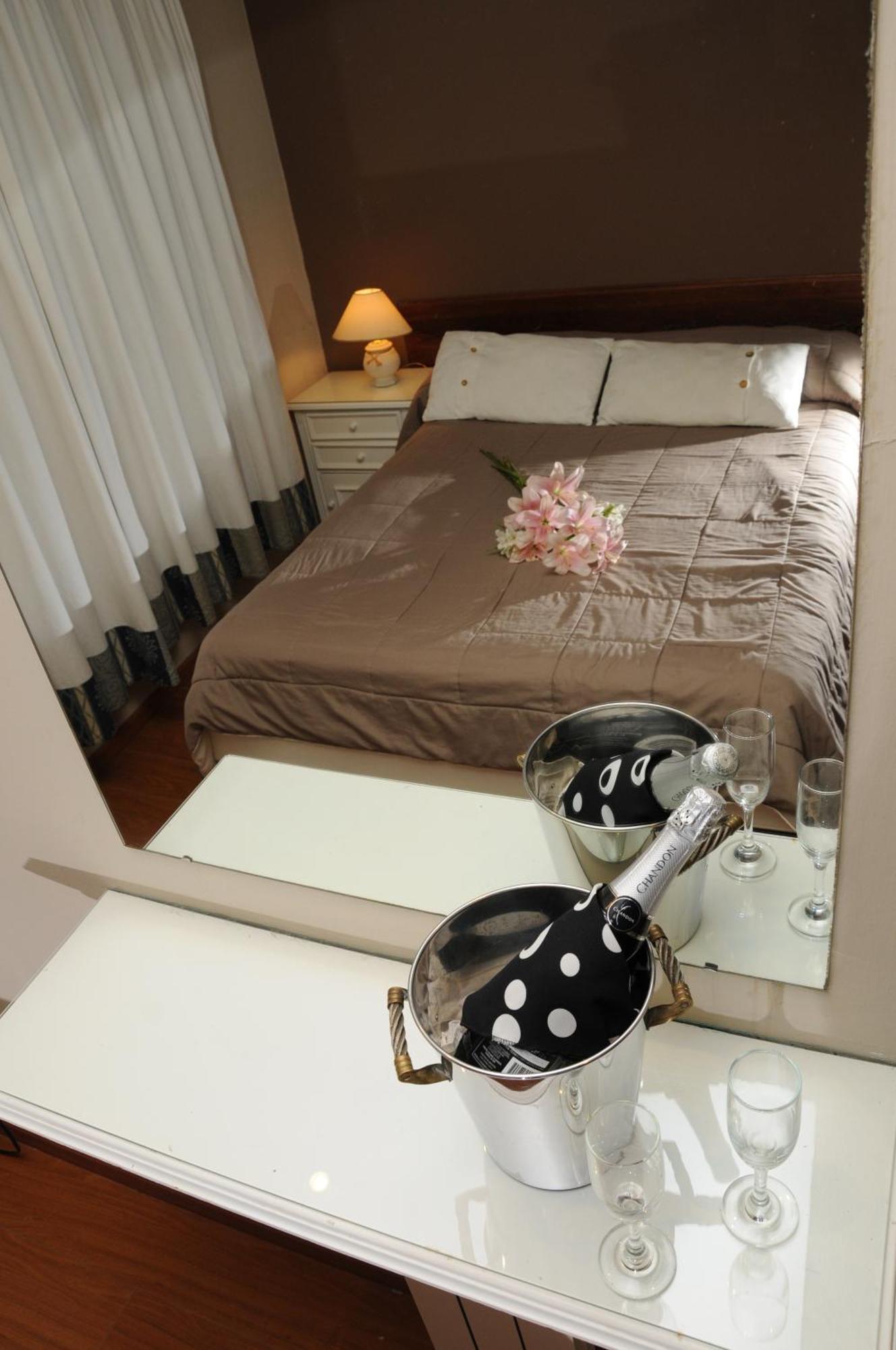 Los Monjes Hotel Luján Quarto foto